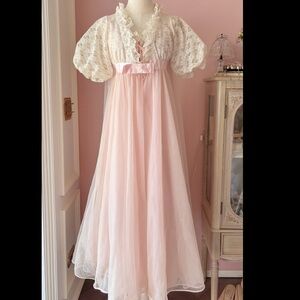 Vintage 1960’s Radcliffe Peignoir Elegant Pink Lace Nightgown & Robe
